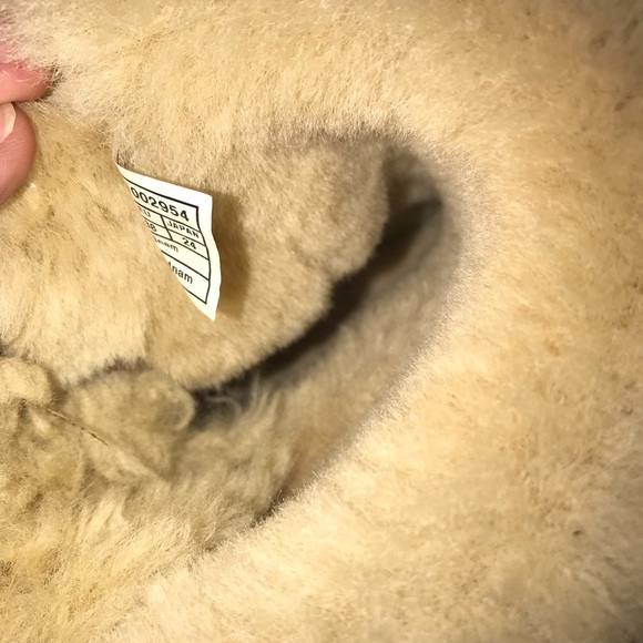 Ugg boots with bows - Picture 3 of 6